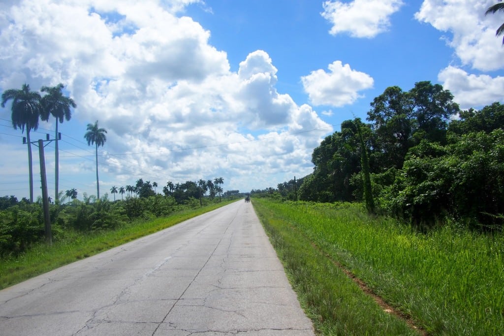 Quiet road from Caibaren to Yaguajay.