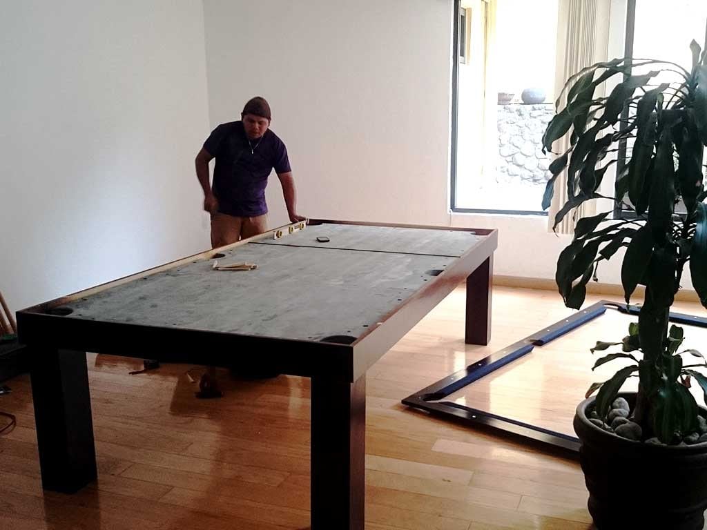 Nuestro primer "mueble", esta mesa de billar de 300kg